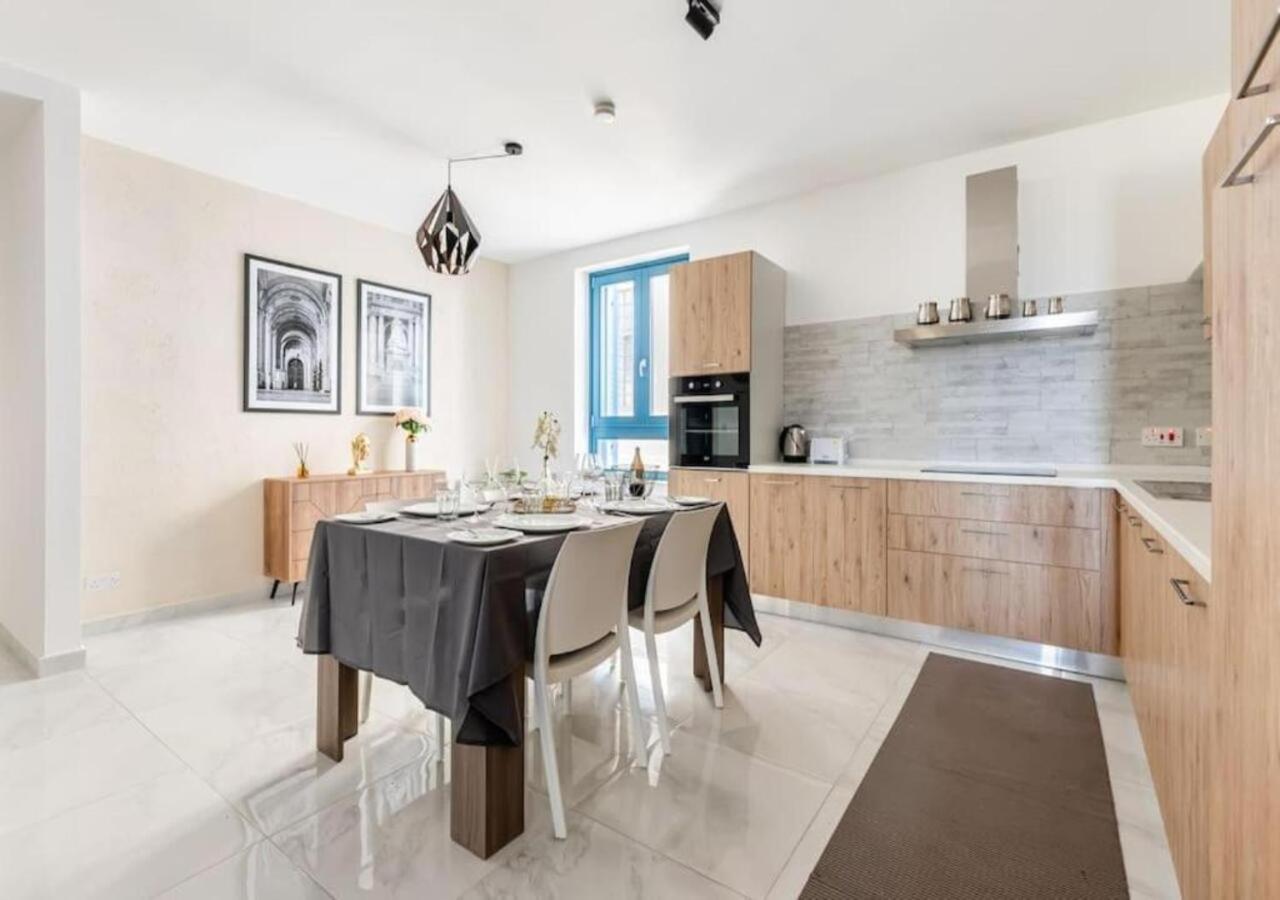 Sea View Luxury Apartment Brand New In La Valletta Esterno foto